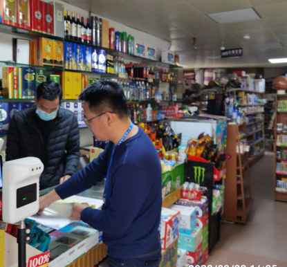 圖3:大亞灣區(qū)宣教局檢查校園周邊便利店.png