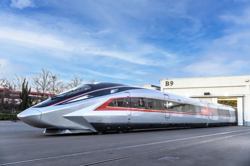 全球最快高鐵列車CR450動(dòng)車組樣車。
