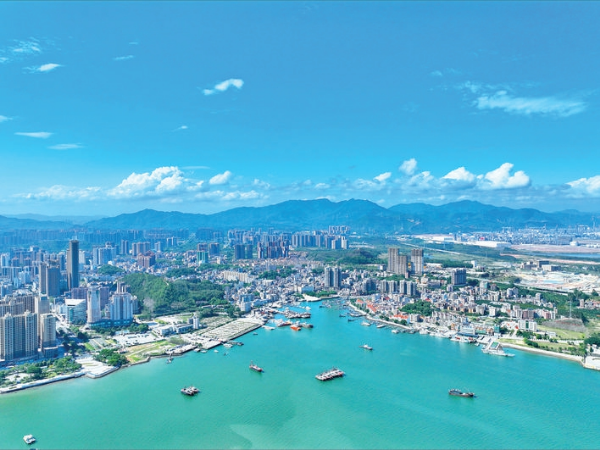 澳頭海岸線風(fēng)光秀麗.jpg